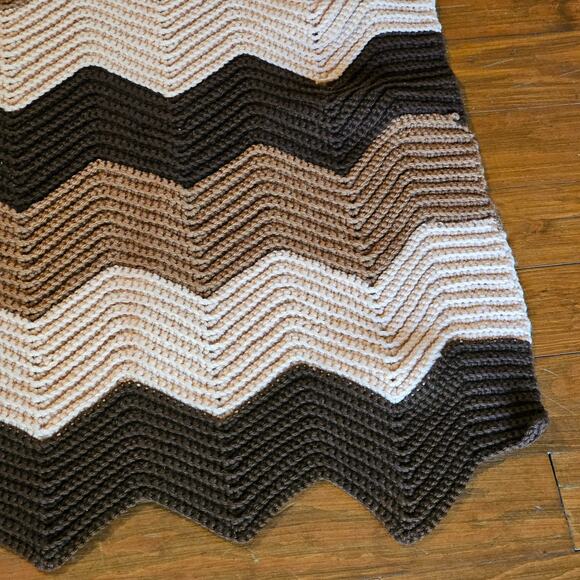 Vintage Handmade Crochet Afghan Blanket Throw Retro Chevron Granny Boho 64x50 - Picture 8 of 10